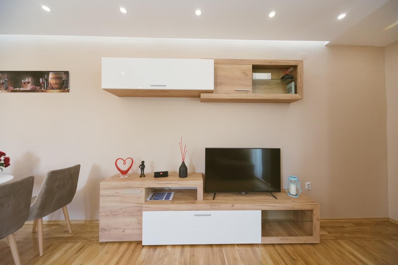 Apartment Luxury Explorer ポドゴリツァ エクステリア 写真