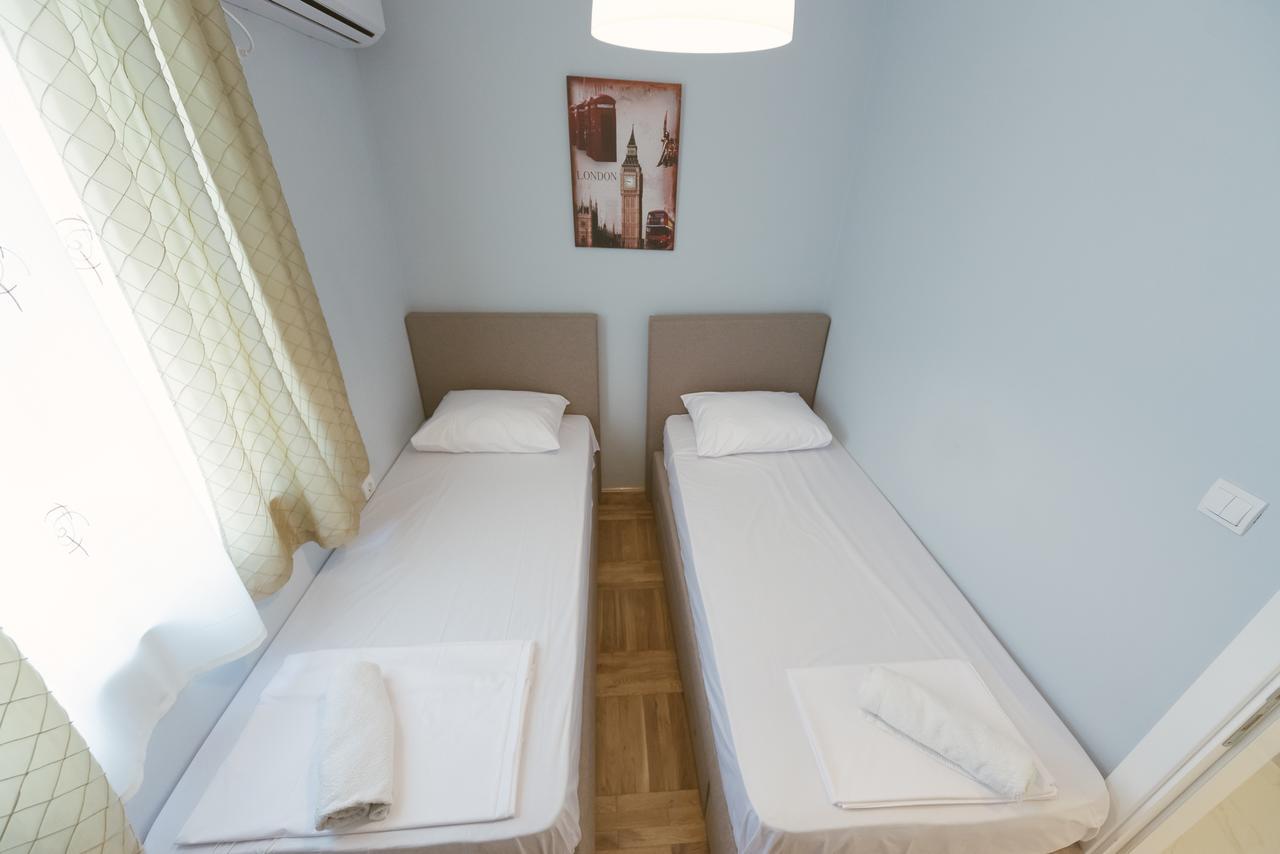 Apartment Luxury Explorer ポドゴリツァ エクステリア 写真