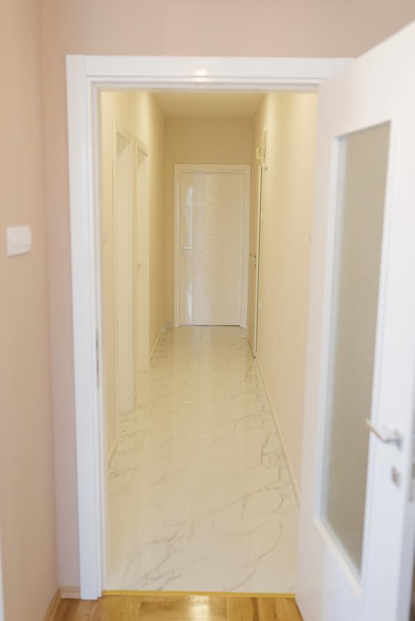 Apartment Luxury Explorer ポドゴリツァ エクステリア 写真