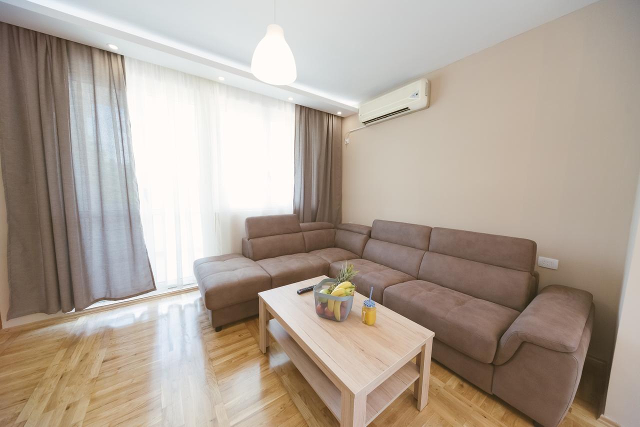 Apartment Luxury Explorer ポドゴリツァ エクステリア 写真
